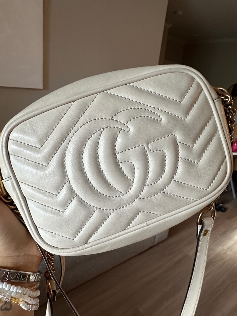 Gucci Cream Chevron Marmont Small Camera Crossbody with Gold GG - Picture 5 of 6